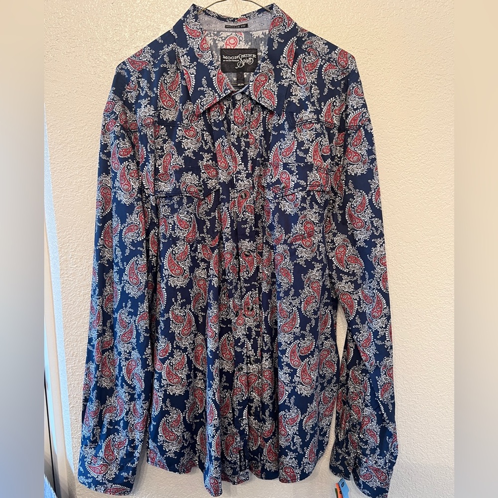 Moon Shine Spirit by Brad Paisley, size XL